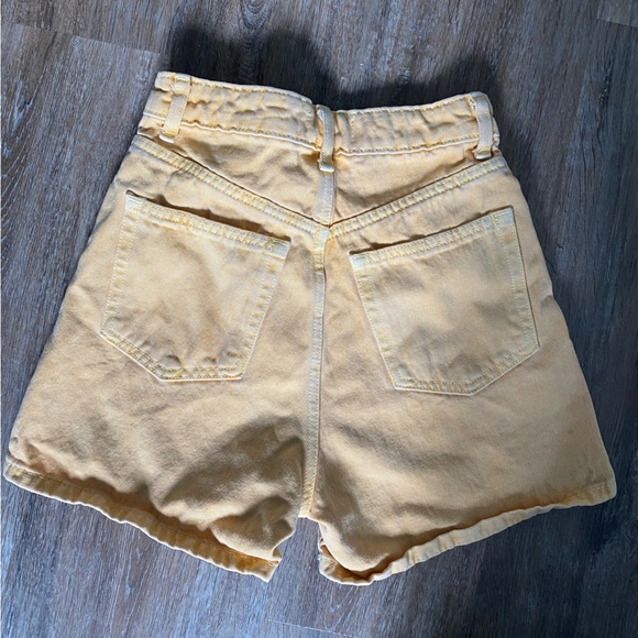 Yellow mid-thigh Zara shorts - Picture 2 of 3